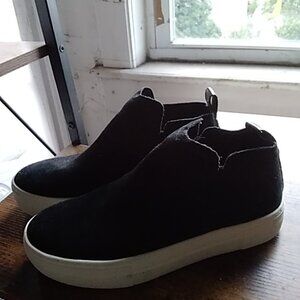 Schecher Suede chelsea boots size 7.5
